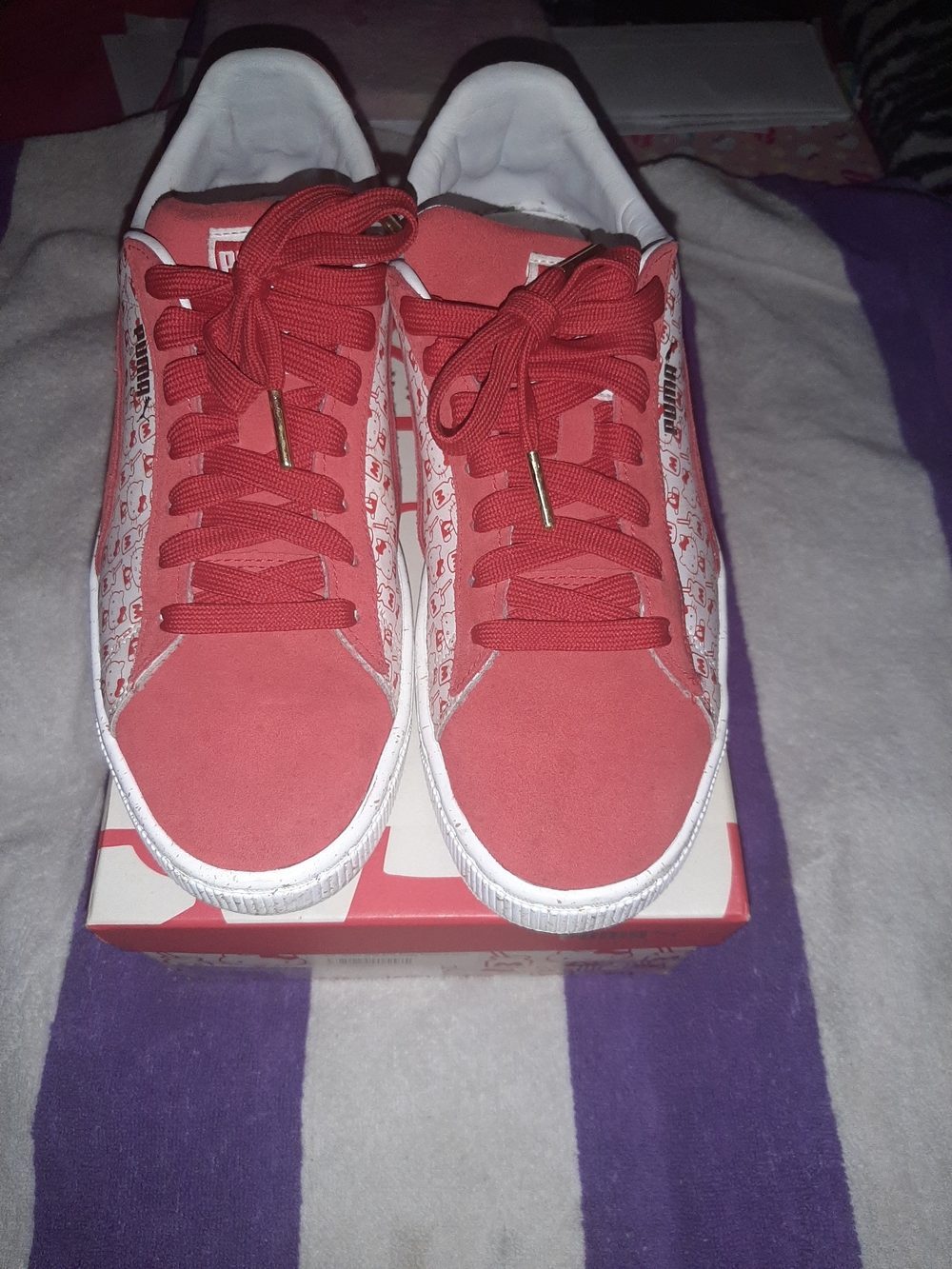 Red Low-Top Casual Sneakers - Puma Suede Women Hello Kitty